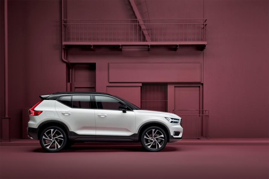  Volvo XC40 T5 R-Design 2017 года  (WW) (фото 8 из 68)